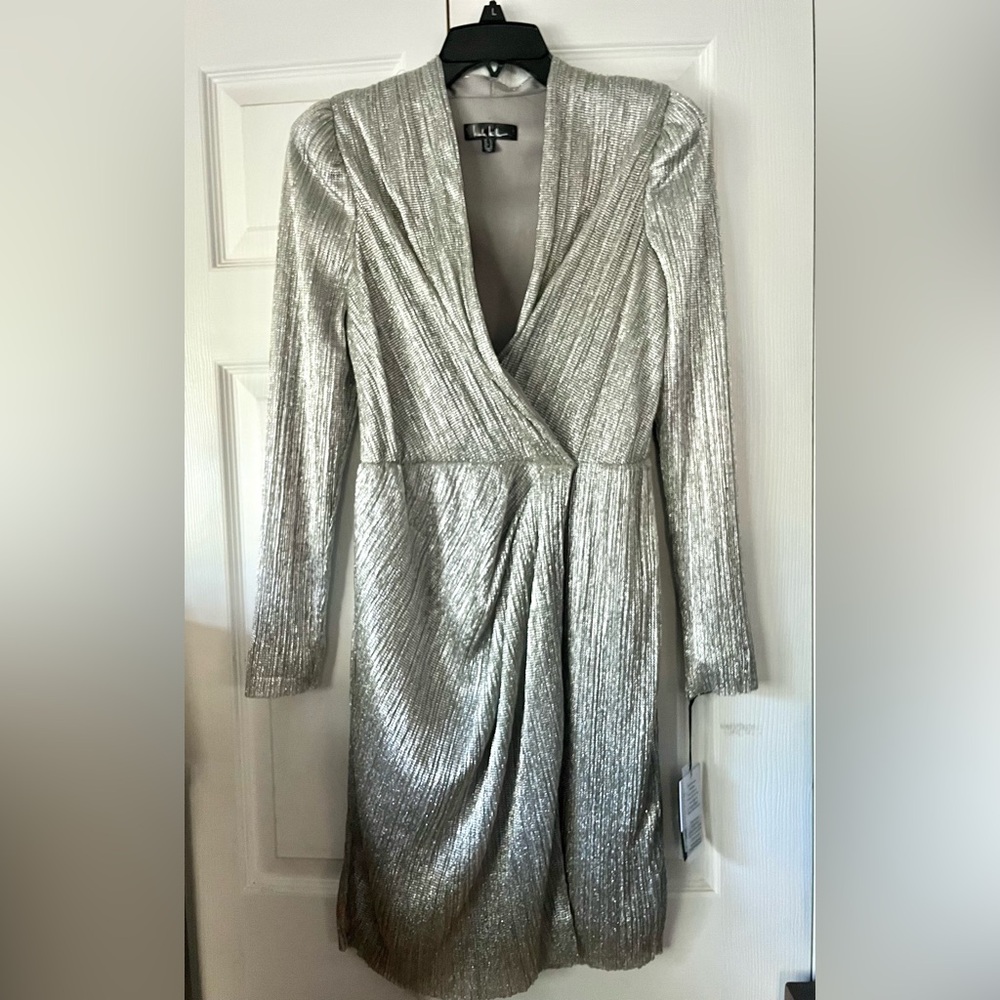 NWT ♥️ Nicole Miller Shimmering Silver Long Sleeve Dress Size 6 & fits Size 8